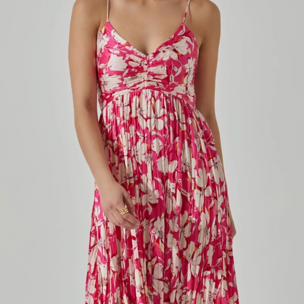 ASTR the label Maeve Pleated Midi Dress - size small